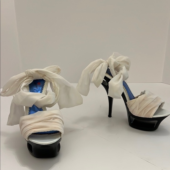 Iniduny Shoes - Chic Vintage White & Black Women's Stilello Heels with Lace Up Detail Size 8